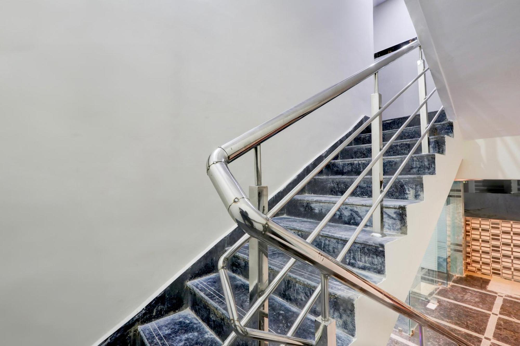 Super Townhouse Nanak Ram Guda Near Waverock Sez Hajdarabad Zewnętrze zdjęcie