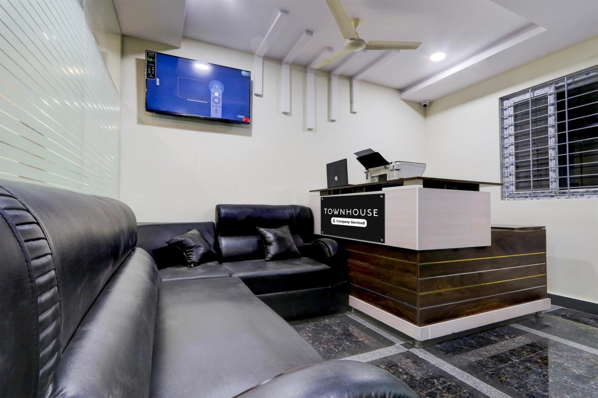 Super Townhouse Nanak Ram Guda Near Waverock Sez Hajdarabad Zewnętrze zdjęcie