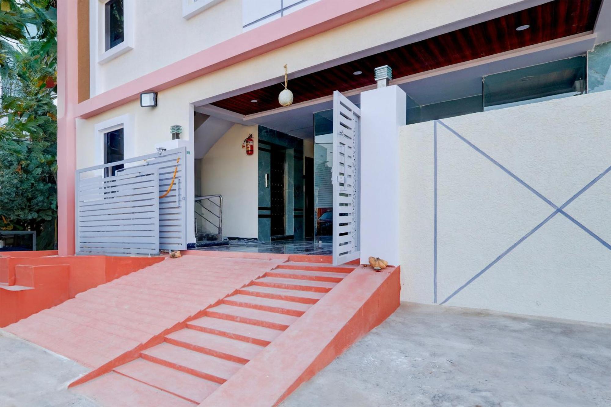Super Townhouse Nanak Ram Guda Near Waverock Sez Hajdarabad Zewnętrze zdjęcie